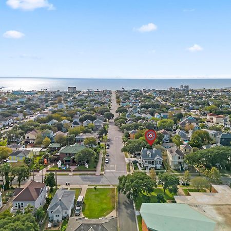 Historic Galveston Family Beach Home With 3 King Beds Eksteriør billede