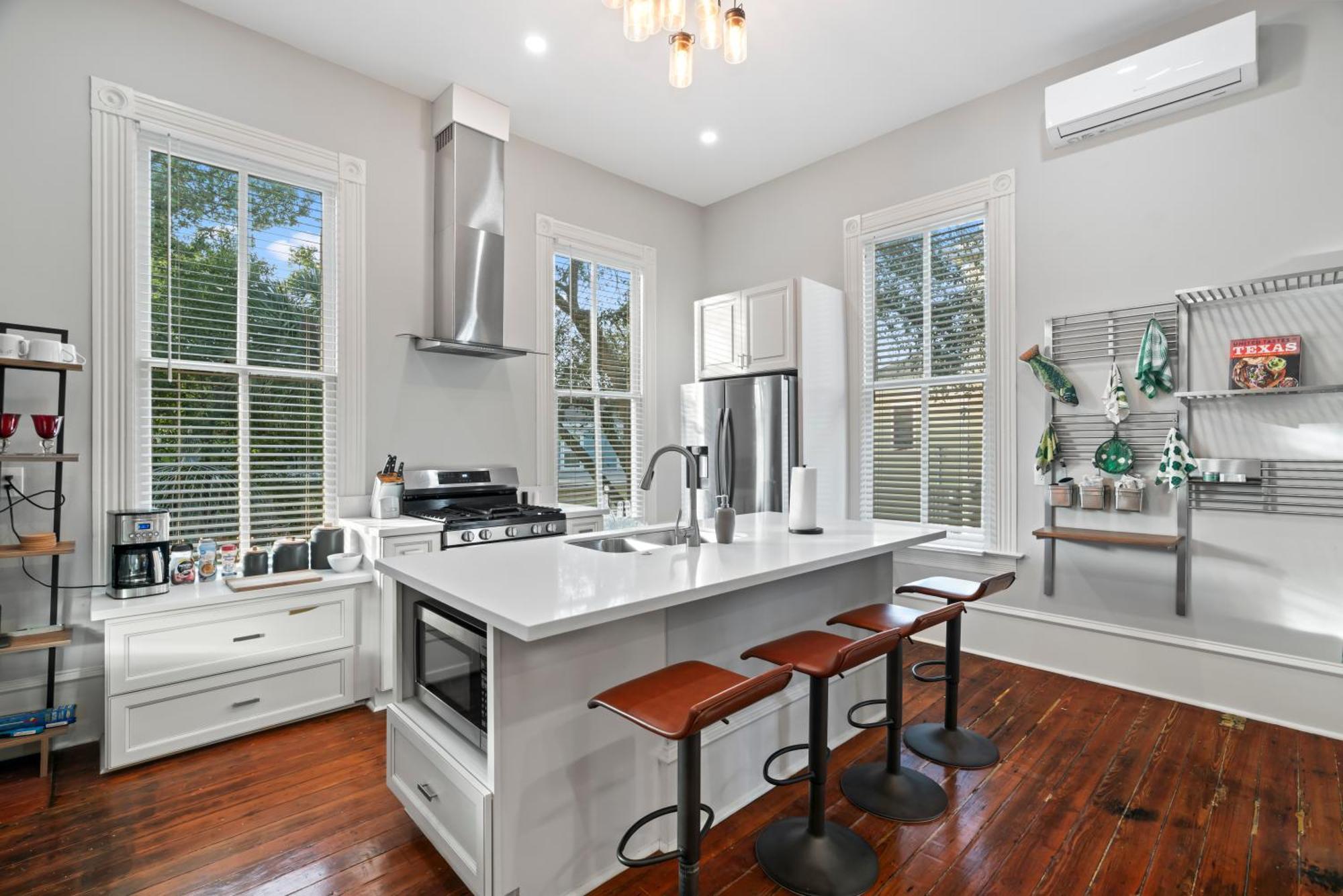 Historic Galveston Family Beach Home With 3 King Beds Eksteriør billede
