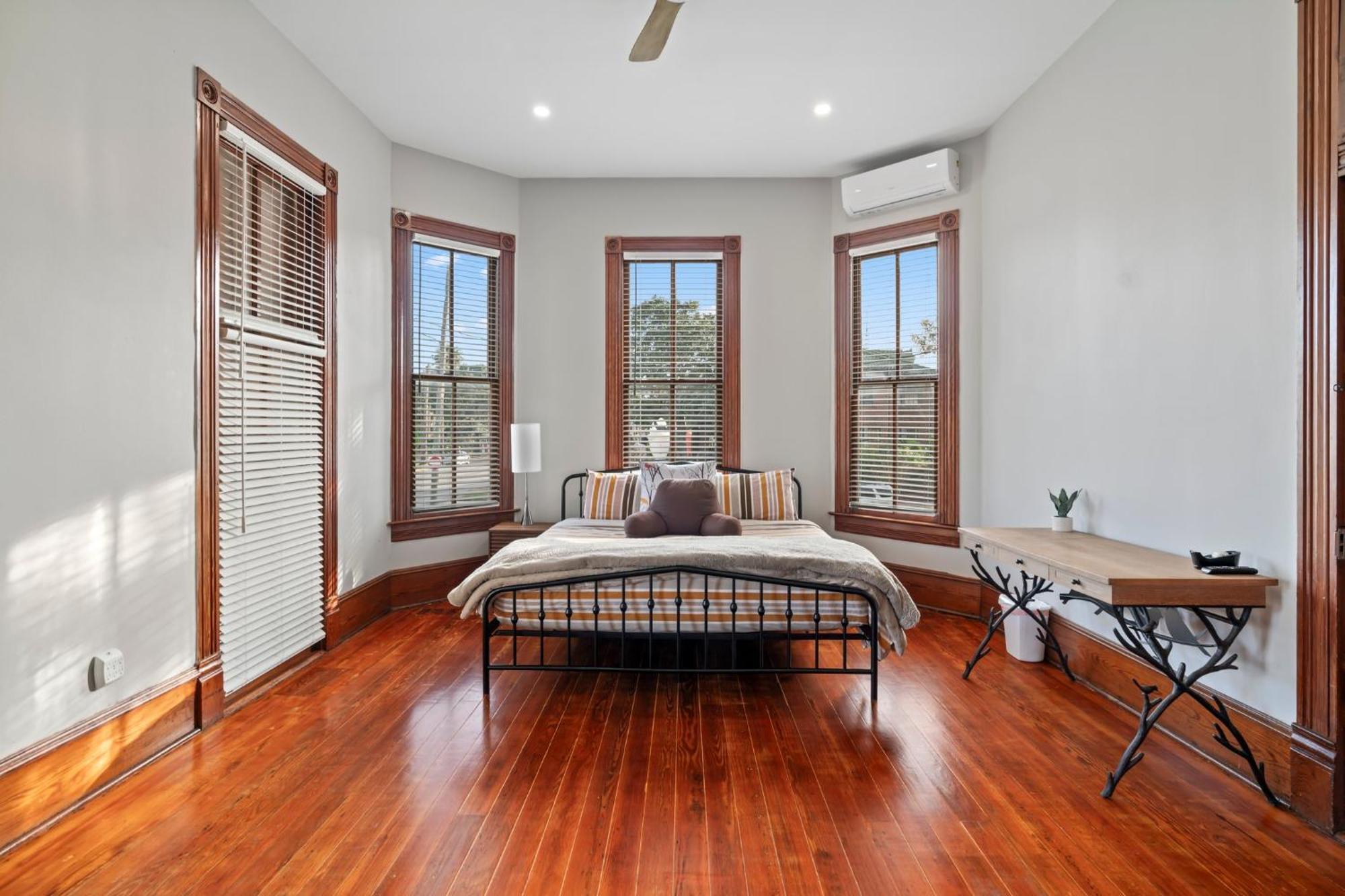 Historic Galveston Family Beach Home With 3 King Beds Eksteriør billede
